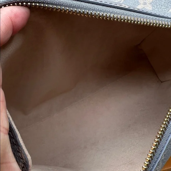 #028110XB Louis Vuitton Side Trunk - Picture 7 of 7